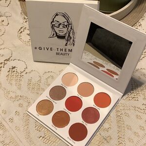 Give Them LALA Grown Woman Eyeshadow Palatte